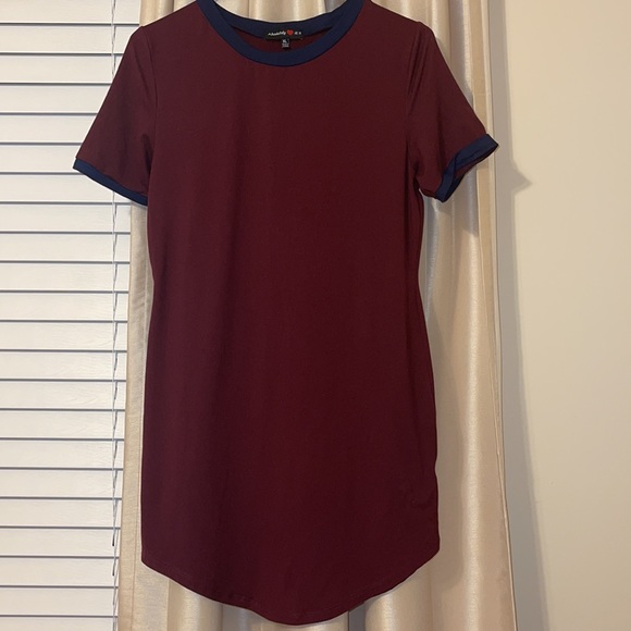 Burgundy/Navy Blue Varsity Fit Short Sleeved Dress - Picture 3 of 7